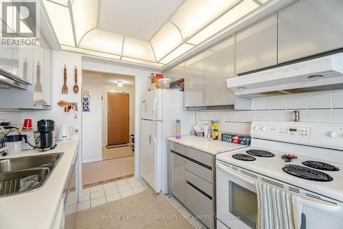 705 - 7250 Yonge Street, Vaughan, ON - Indoor Photo Showing Kitchen With Double Sink