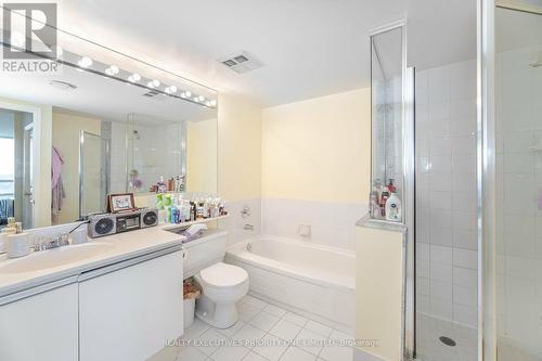 705 - 7250 Yonge Street, Vaughan, ON - Indoor Photo Showing Bathroom