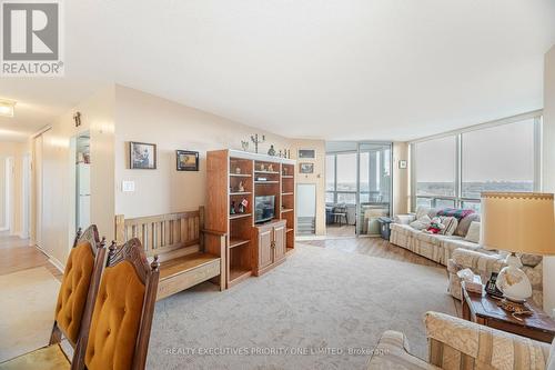 705 - 7250 Yonge Street, Vaughan, ON - Indoor