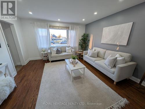 9 Prince Street, Clarington (Bowmanville), ON - Indoor Photo Showing Living Room