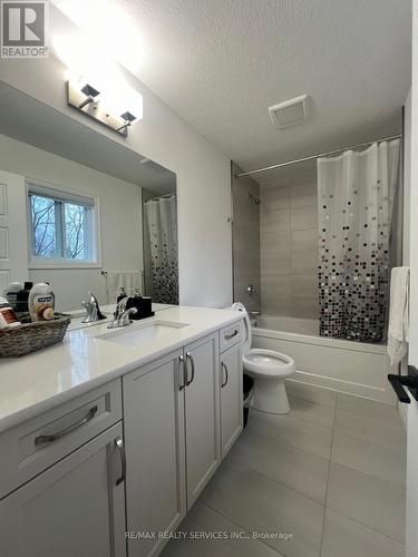 101 Basil Crescent, Middlesex Centre, ON - Indoor Photo Showing Bathroom