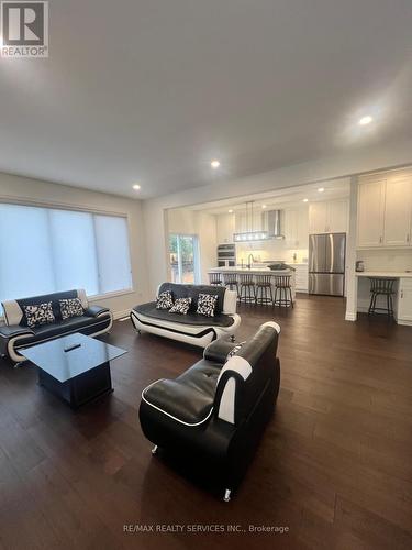 101 Basil Crescent, Middlesex Centre, ON - Indoor Photo Showing Living Room