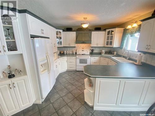 111 Gordon Avenue W, Yorkton, SK - Indoor Photo Showing Kitchen With Double Sink