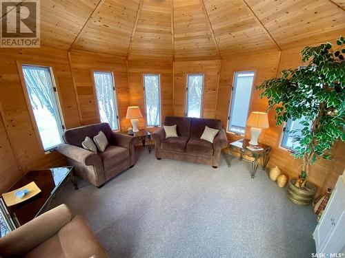 111 Gordon Avenue W, Yorkton, SK - Indoor Photo Showing Living Room