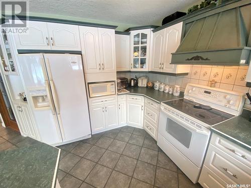 111 Gordon Avenue W, Yorkton, SK - Indoor Photo Showing Kitchen