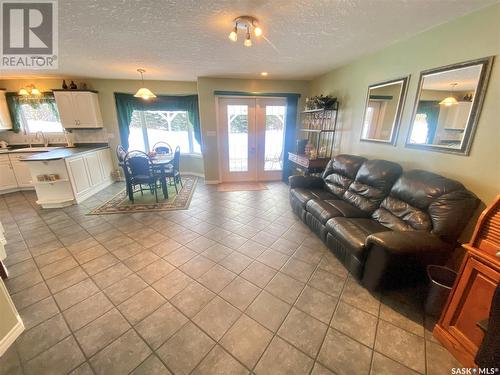 111 Gordon Avenue W, Yorkton, SK - Indoor Photo Showing Living Room