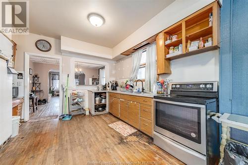 821 Marentette Avenue, Windsor, ON - Indoor Photo Showing Kitchen