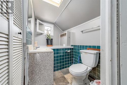 821 Marentette Avenue, Windsor, ON - Indoor Photo Showing Bathroom