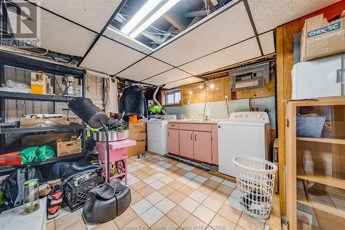 821 Marentette Avenue, Windsor, ON - Indoor Photo Showing Laundry Room