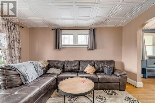 821 Marentette Avenue, Windsor, ON - Indoor Photo Showing Living Room