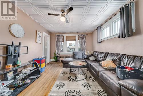 821 Marentette Avenue, Windsor, ON - Indoor Photo Showing Living Room