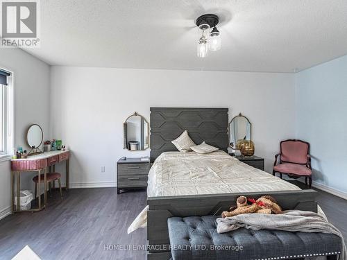 45 Kennedy Boulevard, New Tecumseth, ON - Indoor Photo Showing Bedroom