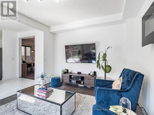 45 Kennedy Boulevard, New Tecumseth, ON - Indoor Photo Showing Living Room