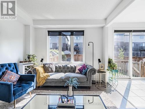 45 Kennedy Boulevard, New Tecumseth, ON - Indoor Photo Showing Living Room