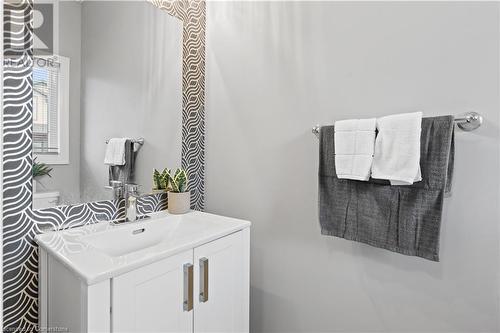 Bathroom featuring vanity - 1023 Devonshire Avenue Unit# 5, Woodstock, ON - Indoor Photo Showing Bathroom