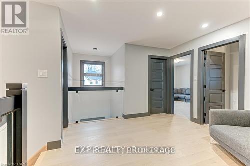 Large spacious hallway upstairs - 86 Optimist Drive, Southwold (Talbotville), ON - Indoor