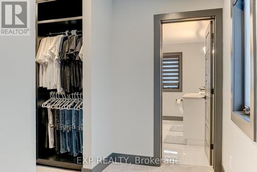 Walk through closet - 86 Optimist Drive, Southwold (Talbotville), ON - Indoor