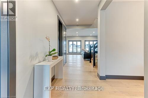 Entrance foyer - 86 Optimist Drive, Southwold (Talbotville), ON - Indoor Photo Showing Other Room