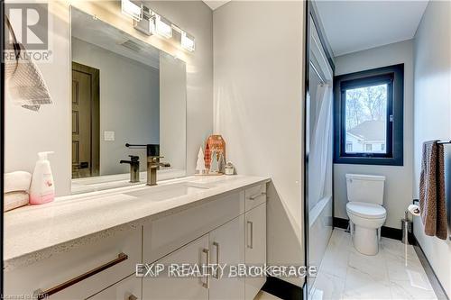 Shared upstairs bathroom with entrance from bdrm - 86 Optimist Drive, Southwold (Talbotville), ON - Indoor Photo Showing Bathroom