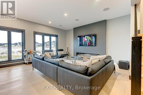 Living/family room - 86 Optimist Drive, Southwold (Talbotville), ON - Indoor Photo Showing Living Room