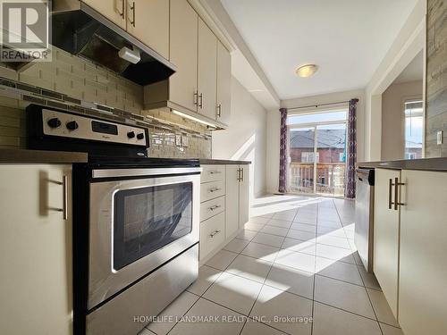 92 Fortis Crescent, Bradford West Gwillimbury, ON - Indoor Photo Showing Kitchen With Upgraded Kitchen