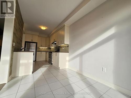 92 Fortis Crescent, Bradford West Gwillimbury, ON - Indoor Photo Showing Kitchen