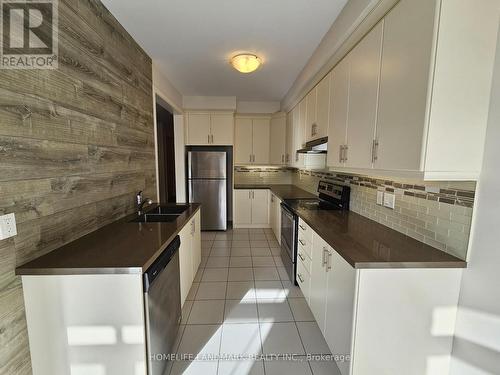 92 Fortis Crescent, Bradford West Gwillimbury, ON - Indoor Photo Showing Kitchen With Double Sink