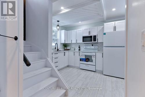 43 Glendale Avenue S, Deep River, ON - Indoor Photo Showing Kitchen