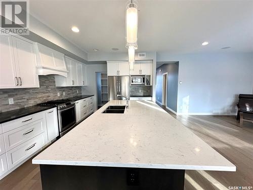 514 Isabella Street E, Saskatoon, SK - Indoor Photo Showing Kitchen With Double Sink With Upgraded Kitchen