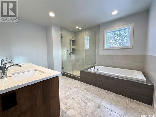 514 Isabella Street E, Saskatoon, SK - Indoor Photo Showing Bathroom