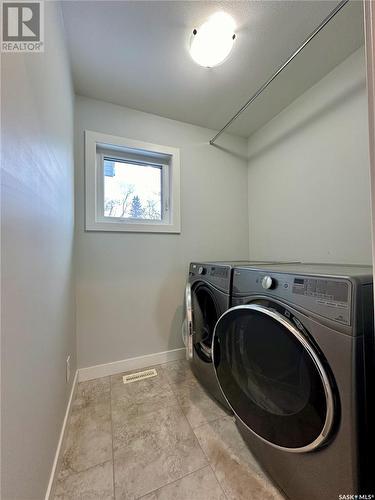 514 Isabella Street E, Saskatoon, SK - Indoor Photo Showing Laundry Room