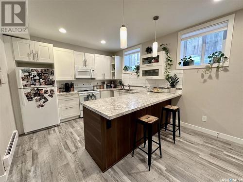 514 Isabella Street E, Saskatoon, SK - Indoor Photo Showing Kitchen