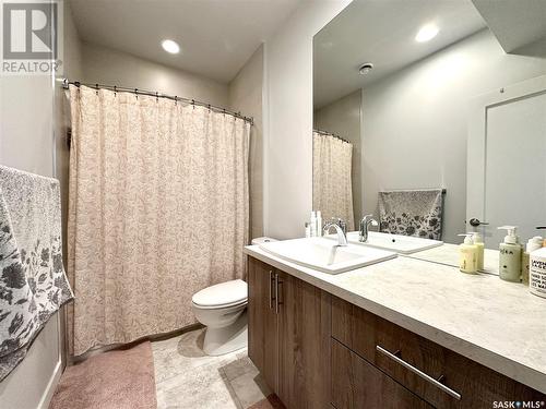 514 Isabella Street E, Saskatoon, SK - Indoor Photo Showing Bathroom