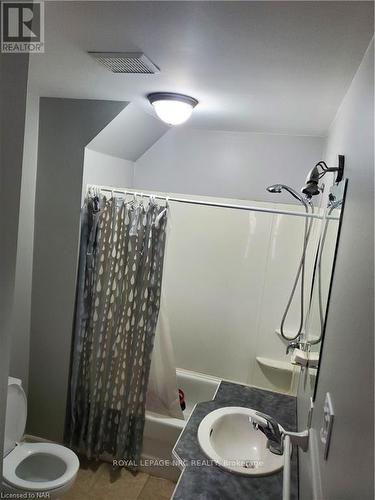 7 Josephine Street, St. Catharines (458 - Western Hill), ON - Indoor Photo Showing Bathroom