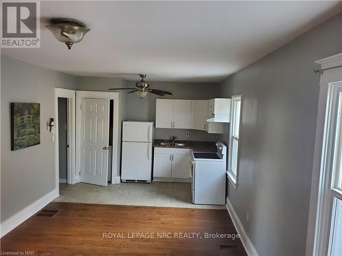 7 Josephine Street, St. Catharines (458 - Western Hill), ON - Indoor Photo Showing Kitchen With Double Sink