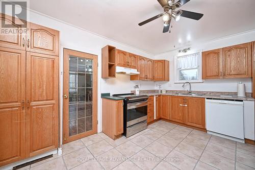 15 Thomas Street, Smiths Falls, ON - Indoor Photo Showing Kitchen