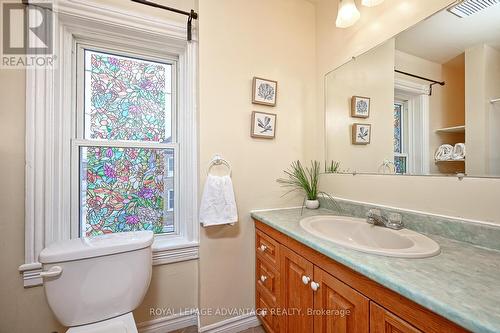 15 Thomas Street, Smiths Falls, ON - Indoor Photo Showing Bathroom