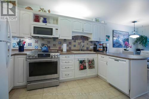 1220 Acadia Drive, Kingston (City Southwest), ON - Indoor Photo Showing Kitchen