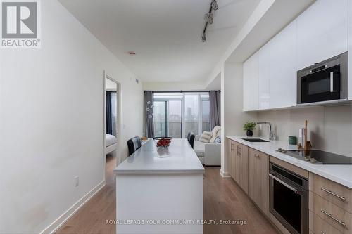 1812 - 330 Richmond Street W, Toronto, ON - Indoor Photo Showing Kitchen