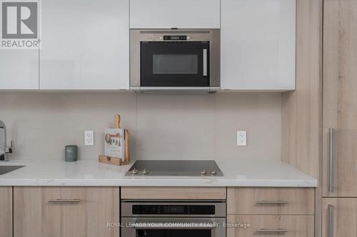 1812 - 330 Richmond Street W, Toronto, ON - Indoor Photo Showing Kitchen