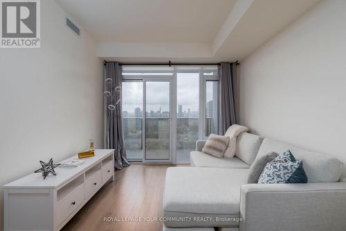 1812 - 330 Richmond Street W, Toronto, ON - Indoor Photo Showing Living Room