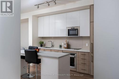 1812 - 330 Richmond Street W, Toronto, ON - Indoor Photo Showing Kitchen