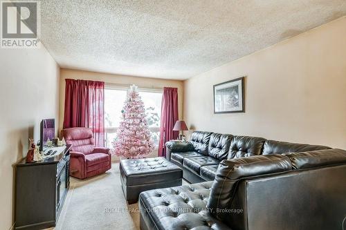 2007 Snow Valley Road, Springwater, ON - Indoor Photo Showing Living Room