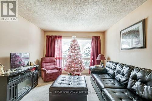 2007 Snow Valley Road, Springwater, ON - Indoor Photo Showing Living Room