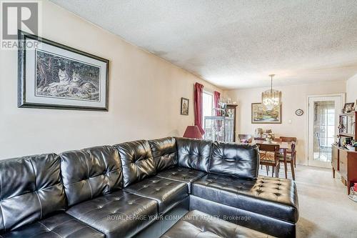 2007 Snow Valley Road, Springwater, ON - Indoor Photo Showing Living Room