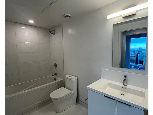 3310-238 Simcoe St N, Toronto, ON - Indoor Photo Showing Bathroom