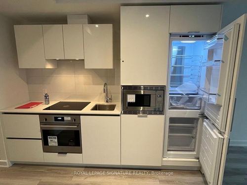 3310-238 Simcoe St N, Toronto, ON - Indoor Photo Showing Kitchen