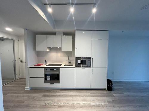 3310-238 Simcoe St N, Toronto, ON - Indoor Photo Showing Kitchen