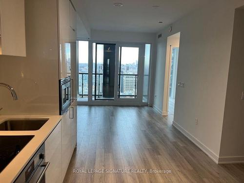 3310-238 Simcoe St N, Toronto, ON - Indoor Photo Showing Kitchen