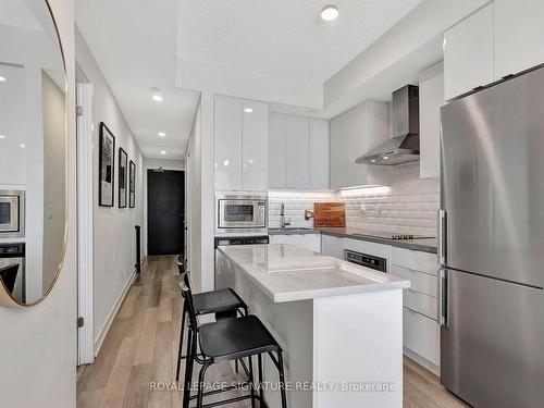 331-5230 Dundas St, Burlington, ON - Indoor Photo Showing Kitchen With Upgraded Kitchen